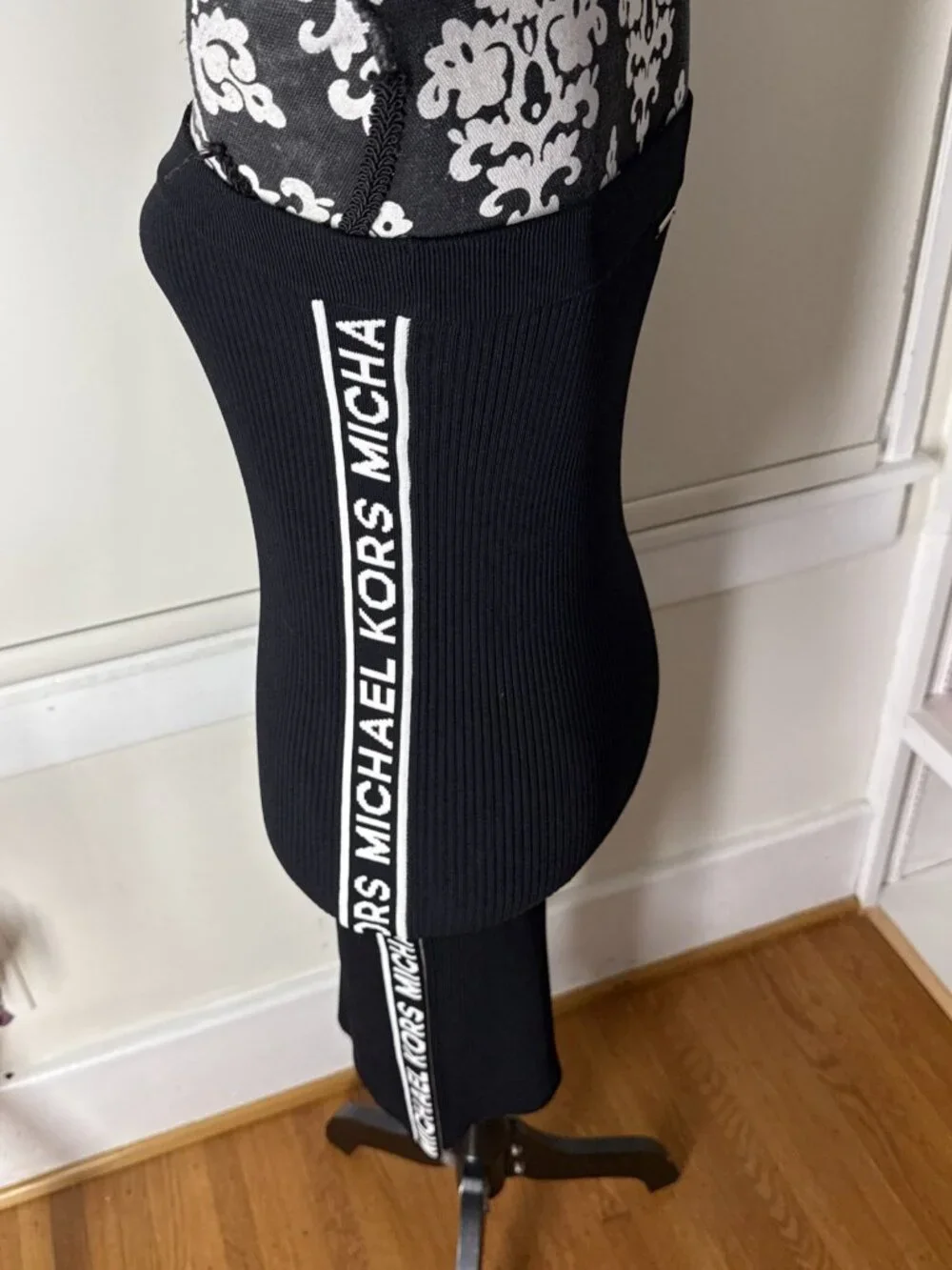 MICHAEL KORS Bandage Spandex Skirt Black Logo Sz XS SRP $155 Sexy